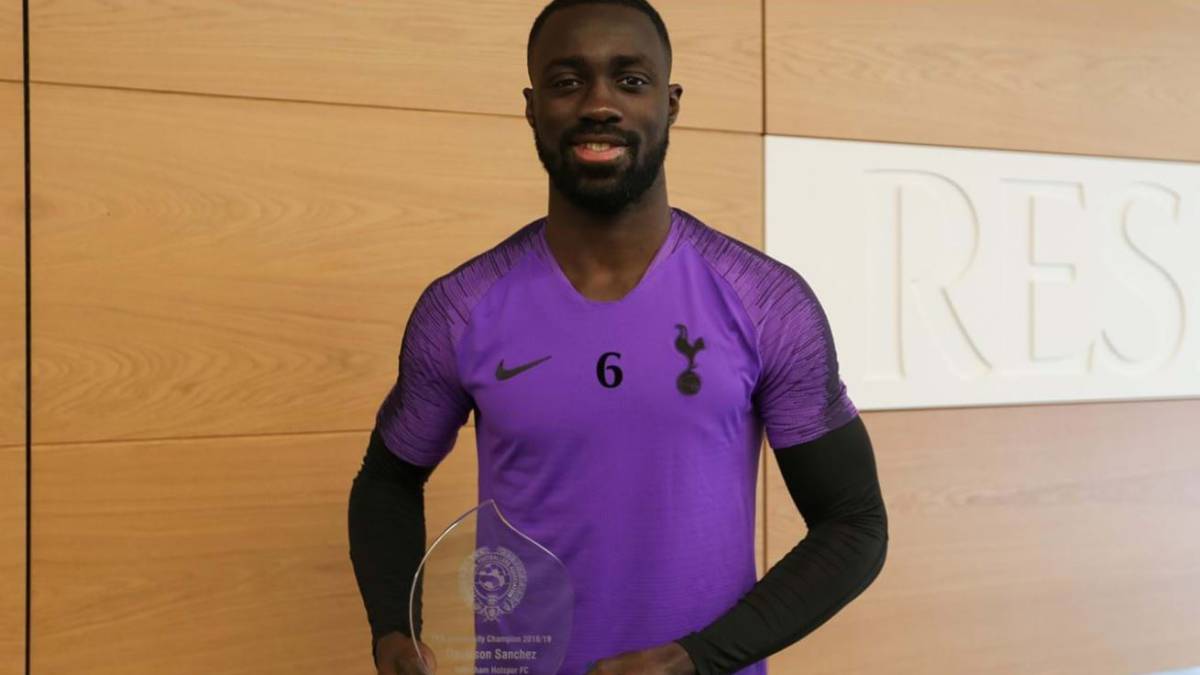 Davinson Sánchez, defensor colombiano del Tottenham