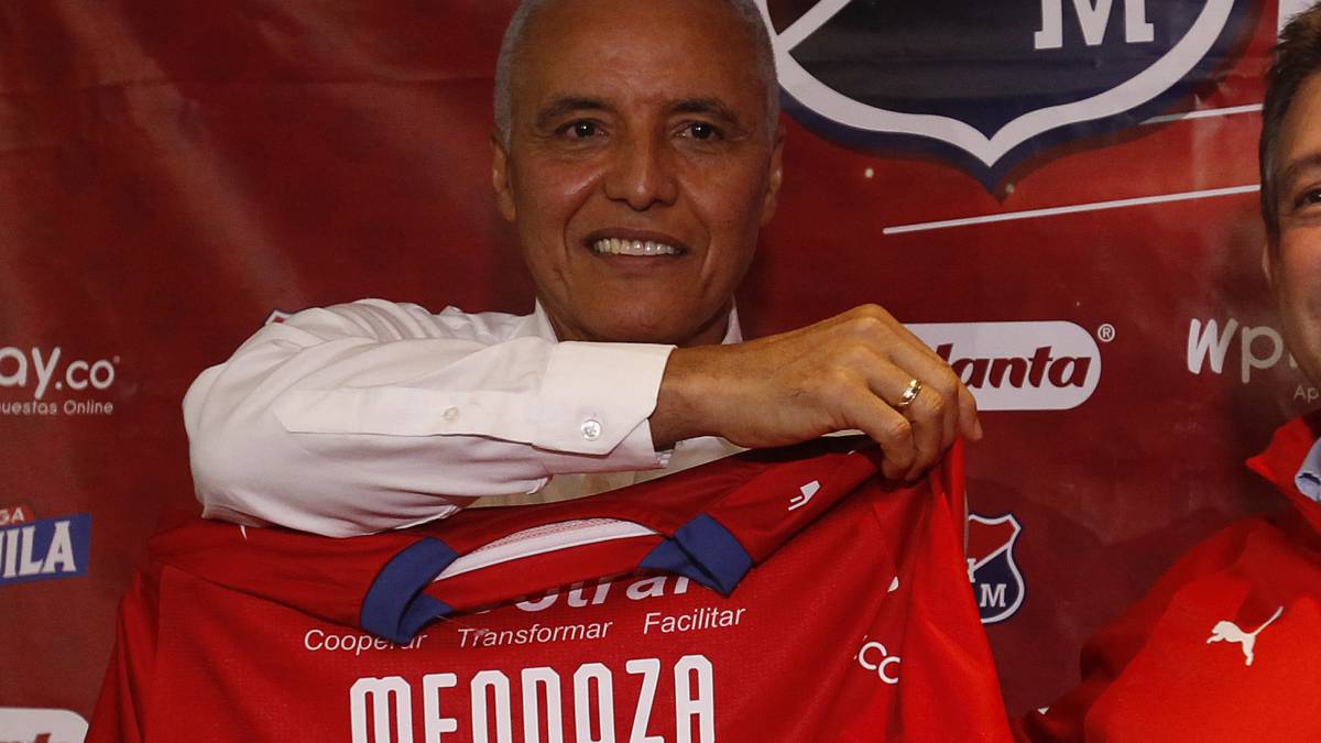 Alexis Mendoza en su presentación como nuevo técnico de Independiente Medellín