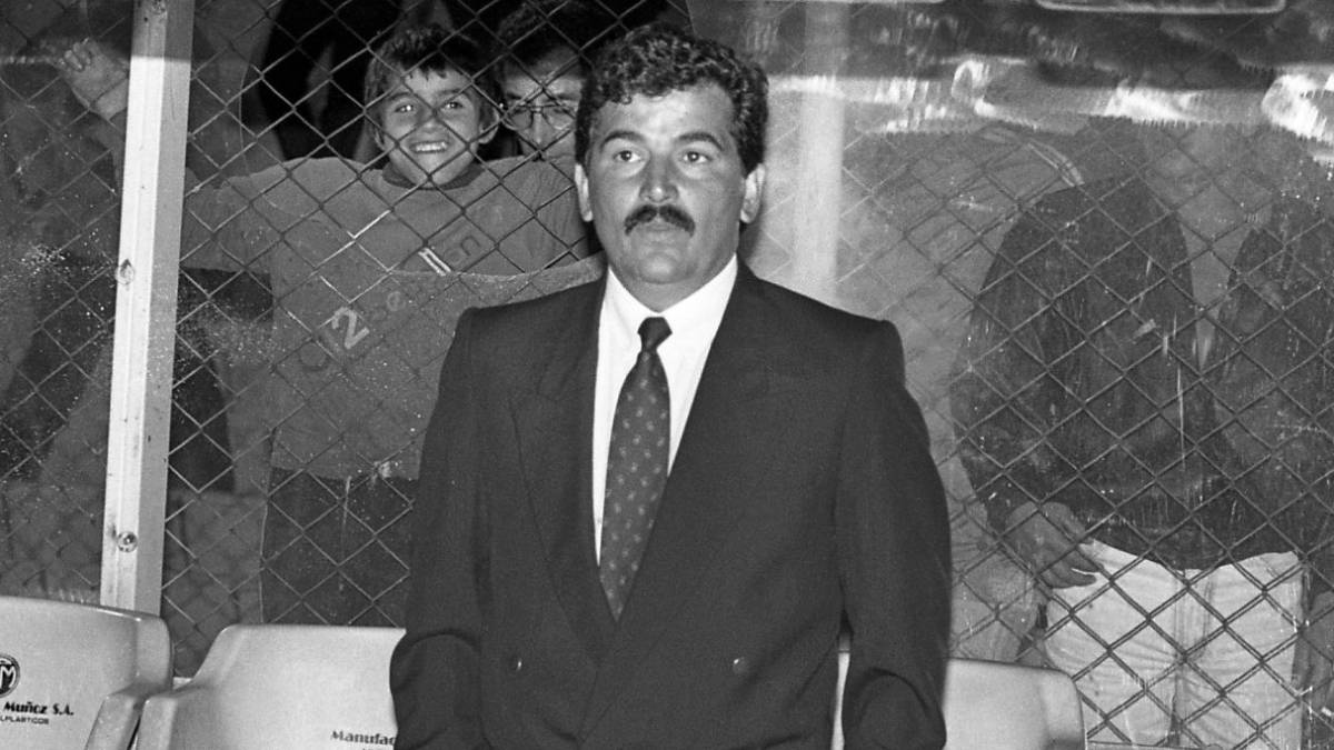 Jorge Luis Pinto dirigiendo un partido en el fútbol colombiano