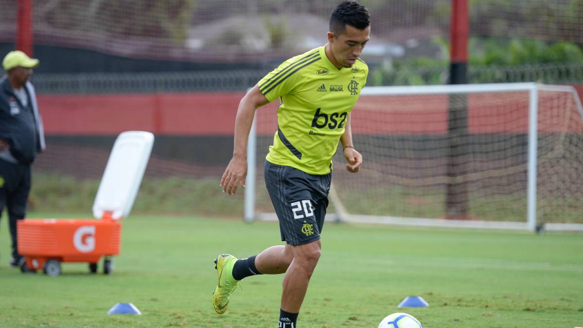 Fernando Uribe podría salir de Flamengo e ir al Santos.
