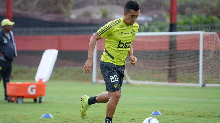 Fernando Uribe podría salir de Flamengo e ir al Santos.