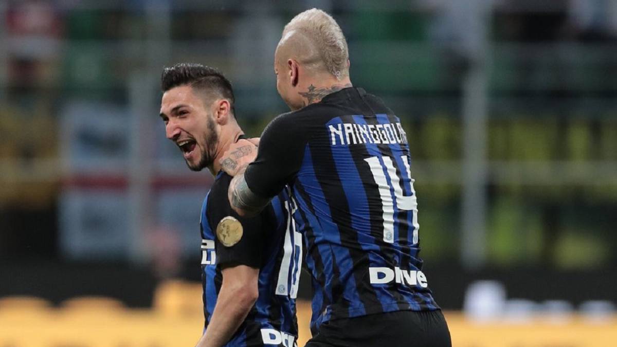 Jugadores del Inter celebran una anotación.