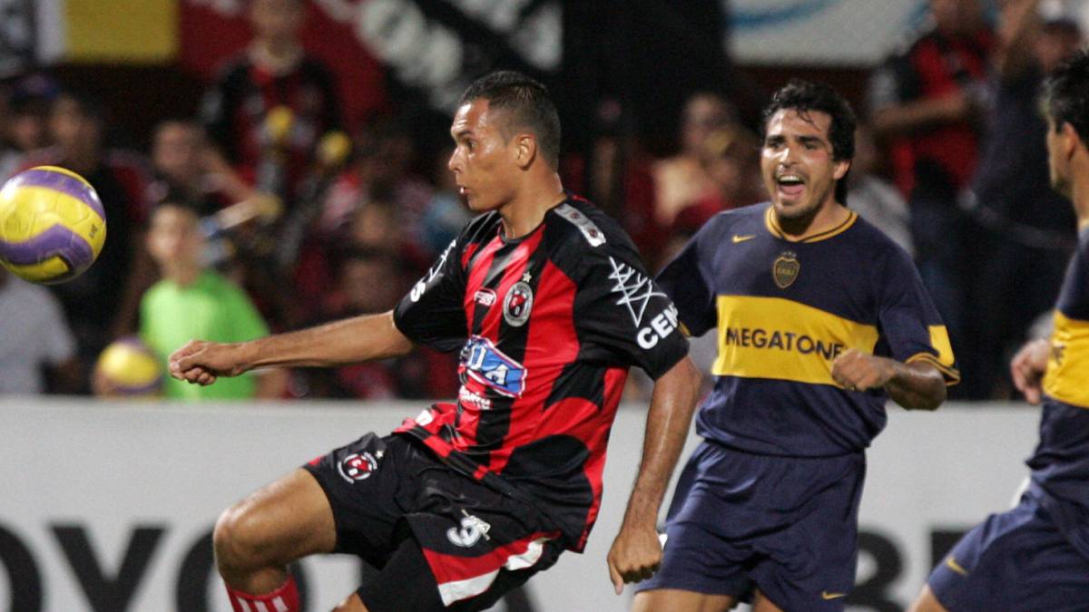 Cúcuta Deportivo recibió a Boca Juniors en 2007, uno de los campeones de América que ha visitado una cancha de Colombia con poca historia internacional.