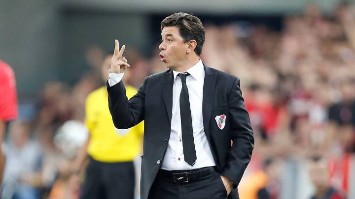 Marcelo Gallardo, enojado con el árbitro colombiano Wilmar Roldán durante el River Plate - Atlético Paranaense.
