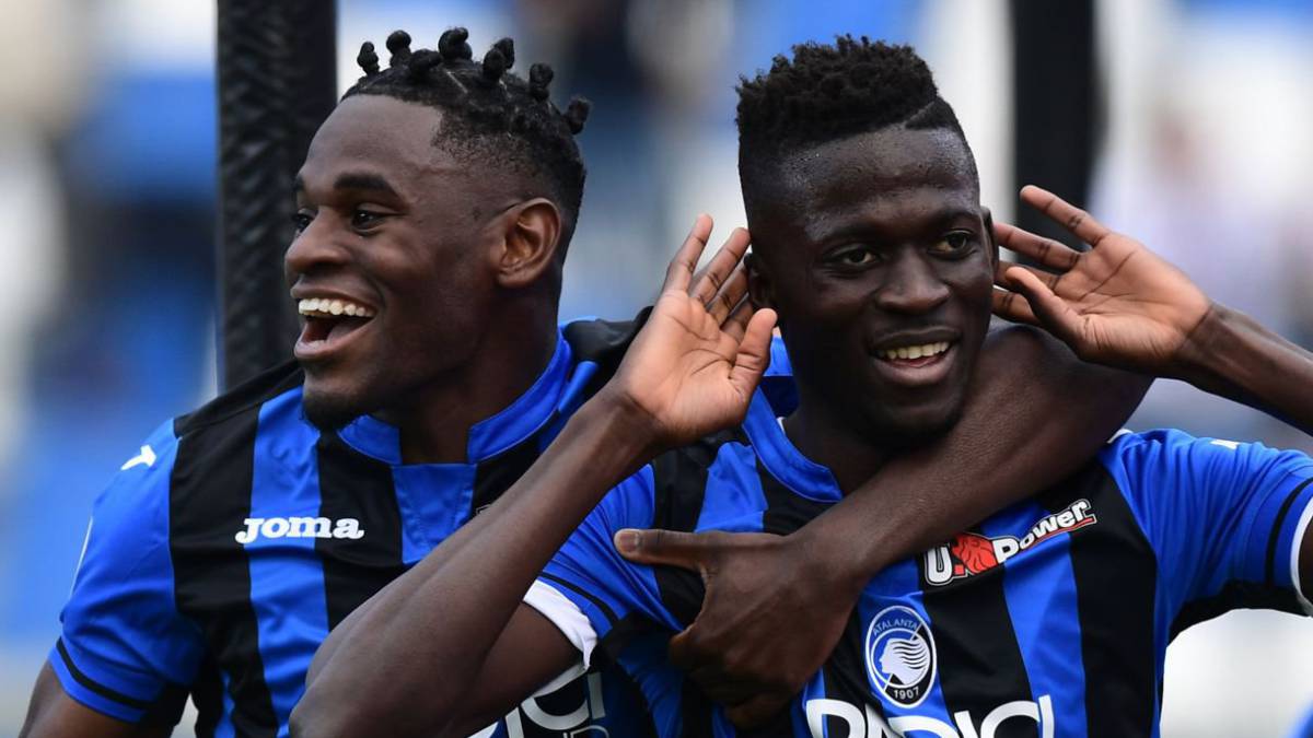 Duván Zapata celebra un gol de Atalanta en la Serie A