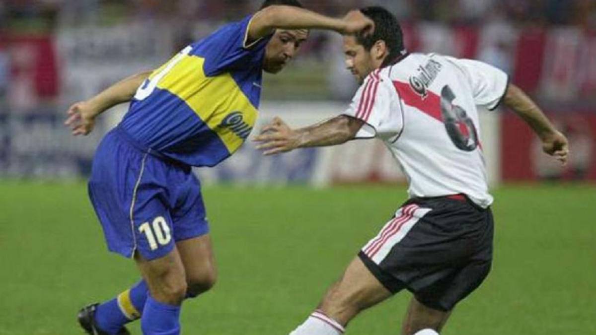Caño de Román a Mario Yepes en el 2000 por la Copa Libertadores.