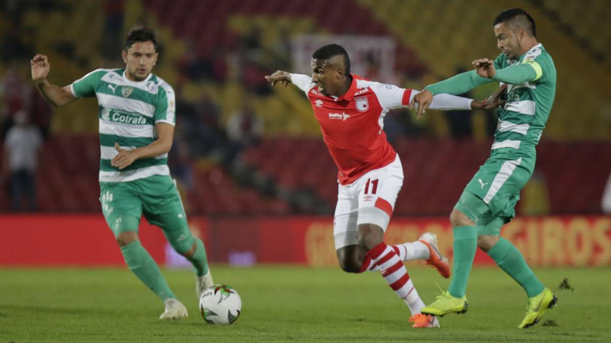 Independiente Santa Fe anunció la salida del mediocampista Johan Arango. El equipo indicó que sigue buscando refuerzos para el próximo semestre