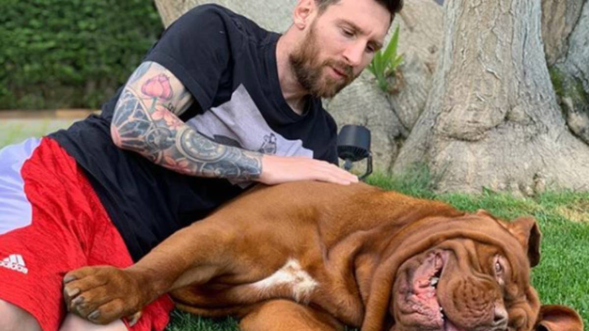 Messi con su perro en Barcelona