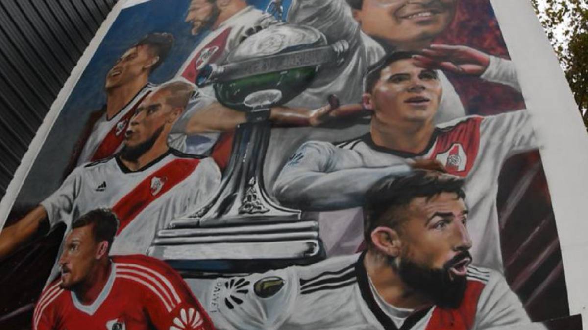 Mural de River Plate en el que está incluido Juan Fernando Quintero