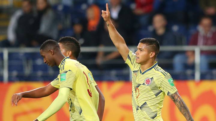 Colombia derrotó a Tahití (6-0) con triplete de Juan Camilo Hernández.