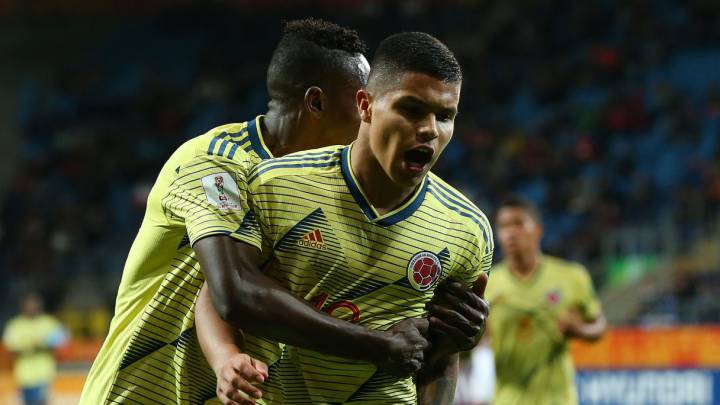 Cucho Hernández celebra su triplete en el triunfo 6-0 de Colombia ante Tahití
