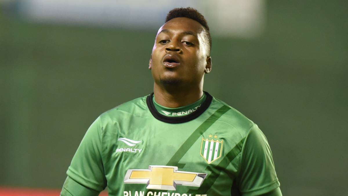 Iván Arboleda con la camiseta de Banfield en la Superliga Argentina
