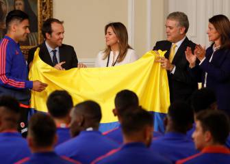 Selección Colombia recibe el pabellón nacional