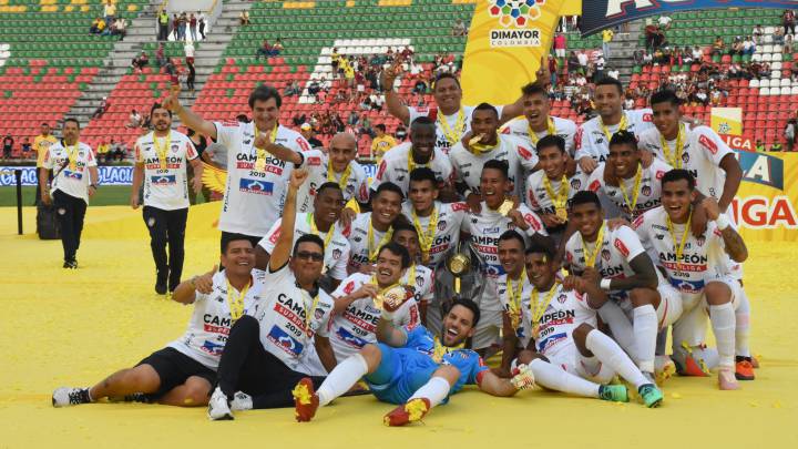 Junior celebrando el título de la Superliga Águila.