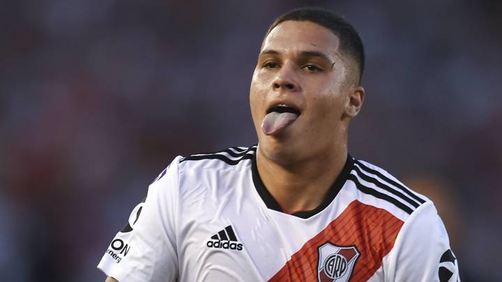 Juan Fernando Quintero en partido de River Plate