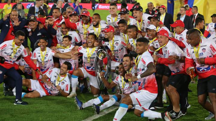 Junior y sus jugadores festejan el título de la Liga Águila-I 2019 tras vencer en Bogotá a Deportivo Pasto desde los penales