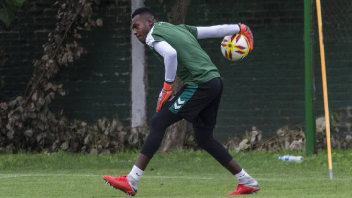 Iván Arboleda tiene nueva competencia en Banfield.