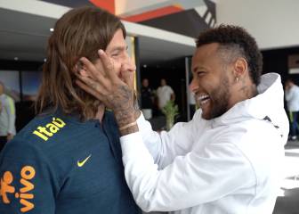 El cariñoso recibimiento de Neymar en la concentración