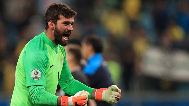 Alisson Becker, figura de Brasil en el triunfo por penales sobre Paraguay en Copa América.