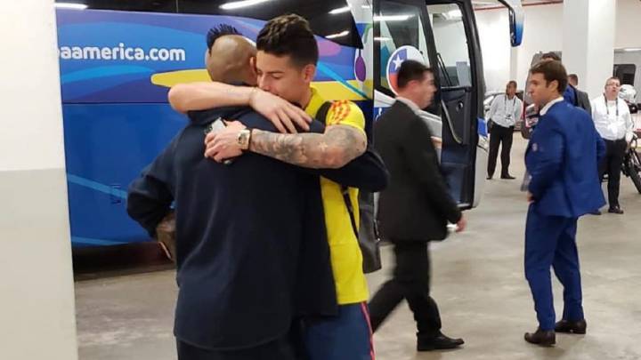 Arturo Vidal le envió un mensaje a James Rodríguez luego del Colombia - Chile por Copa América.