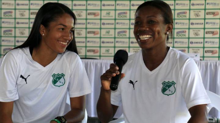 Carmen Rodallega y su hija en rueda de prensa del Deportivo Cali