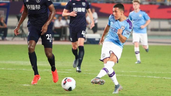 Ian Poveda fue titular en el City ante el West Ham de Carlos Sánchez