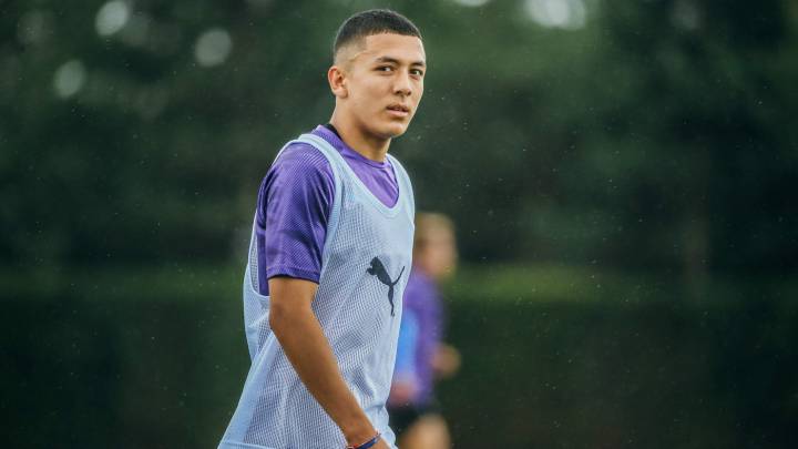 Ian Poveda sigue creciendo de la mano de Pep Guardiola