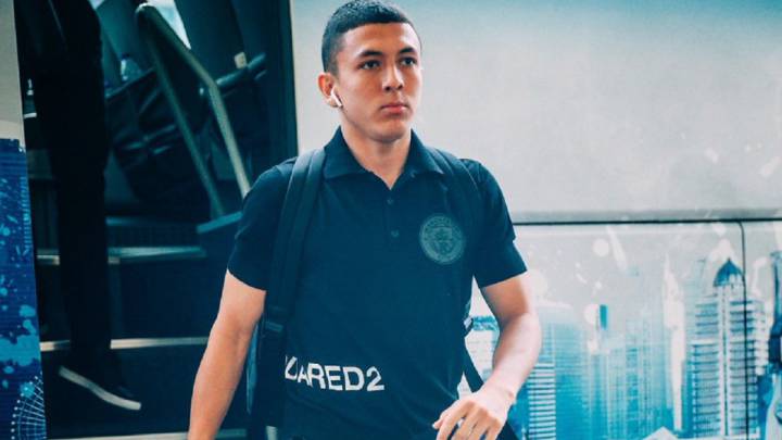 Ian Poveda fue titular nuevamente con el Manchester City.