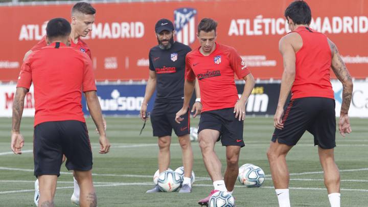 Santiago Arias en el entrenamiento de Atlético de Madrid