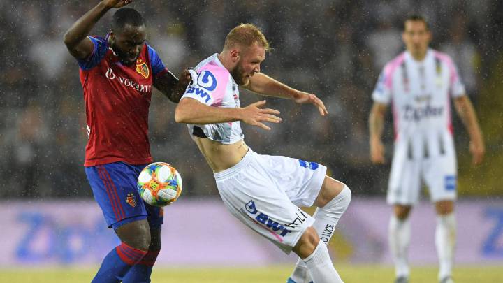 Éder Álvarez Balanta en Champions