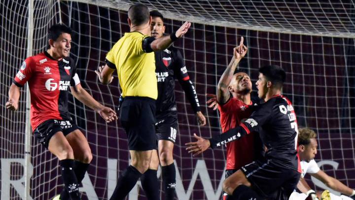 Morelo, figura en el paso de Colón a semis de Sudamericana