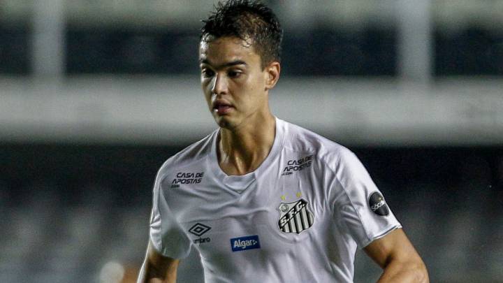 Felipe Aguilar, en partido con Santos de Brasil ante Atlético Mineiro