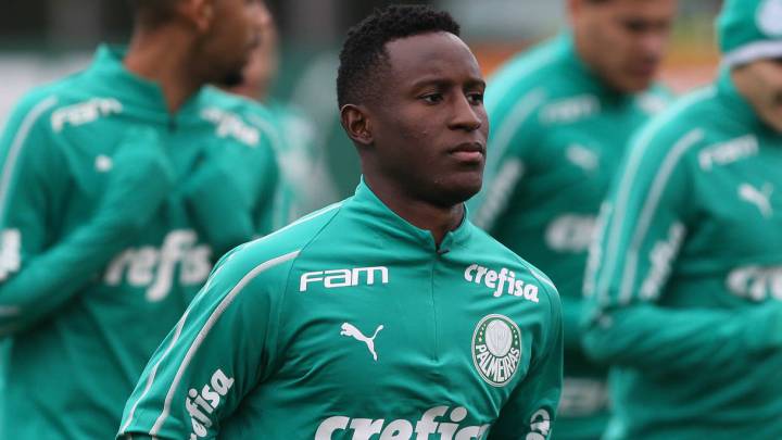 Iván Angulo durante un entrenamiento del Palmeiras en Brasil