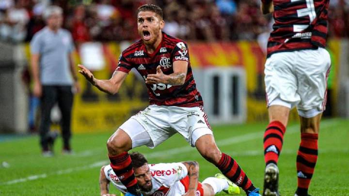 Gustavo Cuéllar en partido de Copa Libertadores ante Internacional