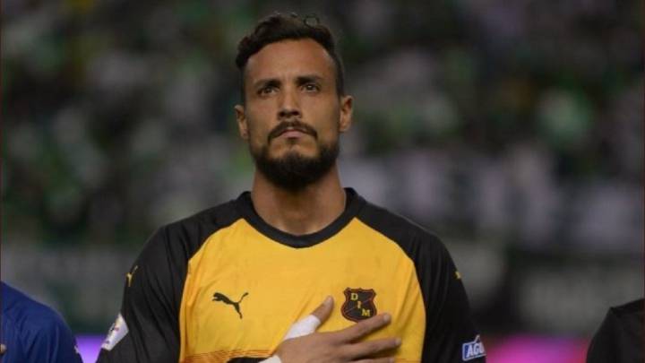 David González en los himnos, antes del clásico ante Nacional por Liga Águila