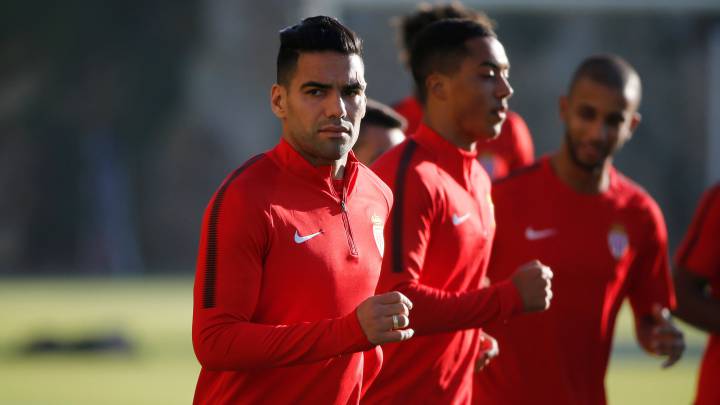 Jorge Mendes habría ofrecido a Falcao al Napoli