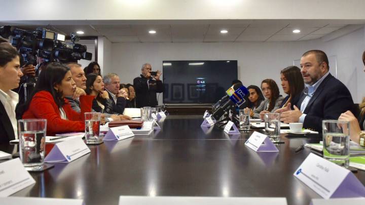 La Defensoría del Pueblo se reunión con representantes del fútbol femenino