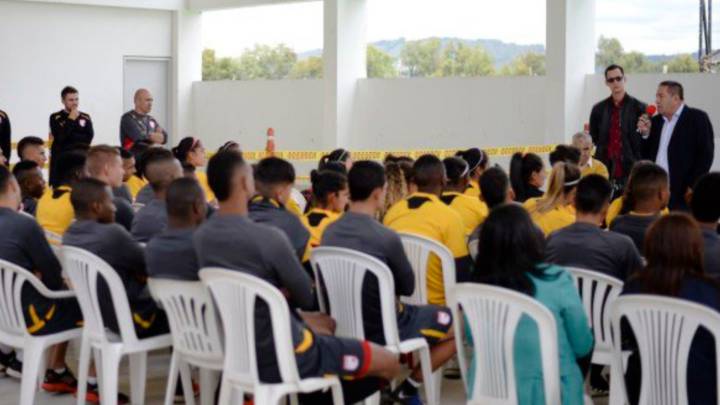 Santa Fe recibió la visita de un couch mental antes de enfrentar al Medellín.