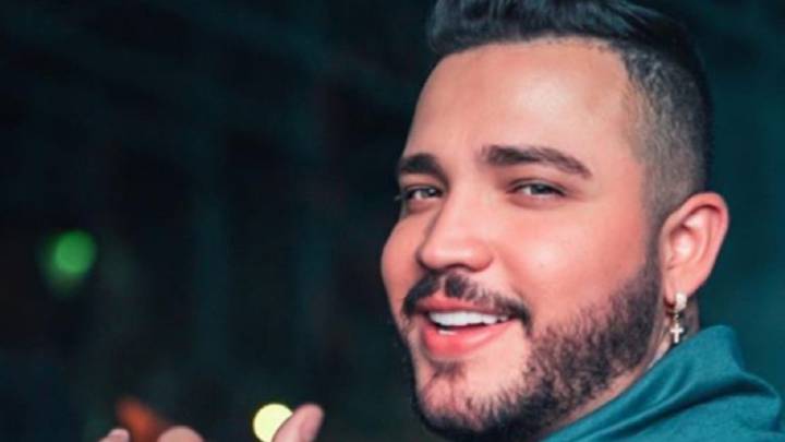 Jessi Uribe lanzó su nueva canción llamada 'Fácil'.