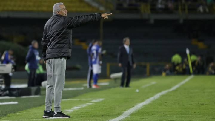 Alexis Mendoza renunció al Deportivo Independiente Medellín luego de la derrota ante Independiente Santa Fe 2 - 0 en el estadio El Campín de Bogotá