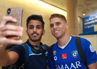 Hinchas del Al-Hilal le dan la bienvenida a Gustavo Cuéllar