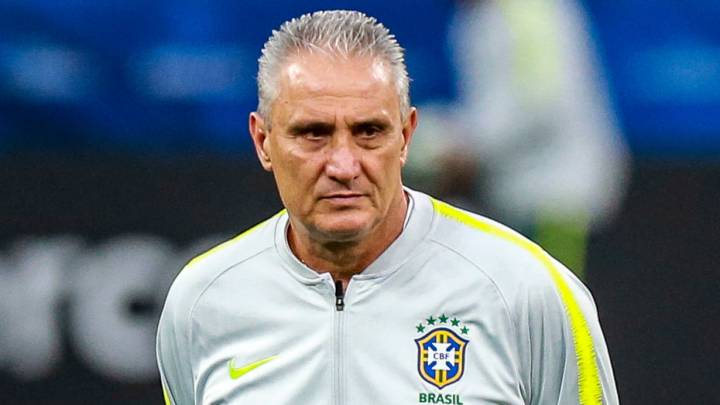 Tite dirige un entrenamiento de la Selección de Brasil