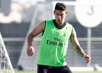 James trabaja con el grupo en parte de la práctica del Madrid