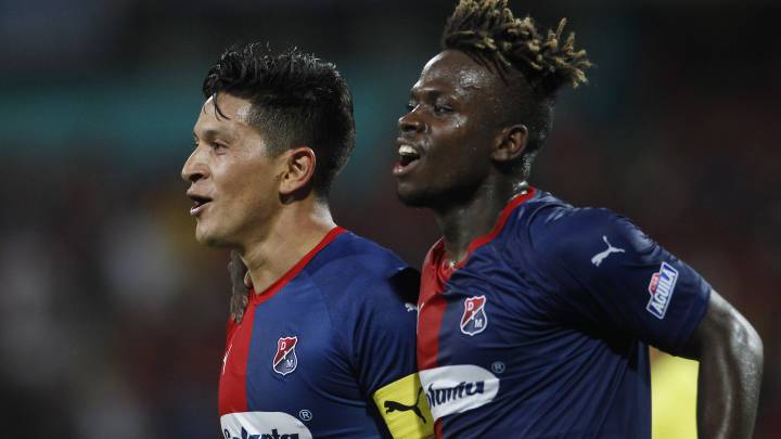 Deinner Quiñones celebra un gol ante América de Cali