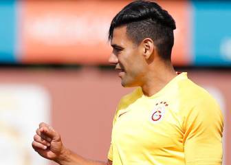 Falcao compares Turks to fevered South American fans