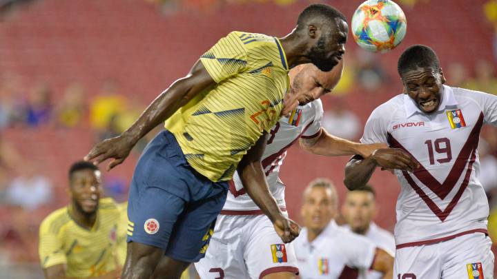 Davinson Sánchez ante Venezuela en Tampa