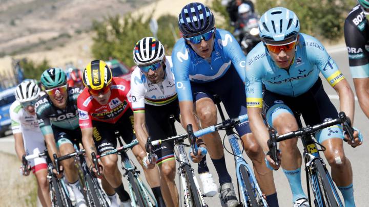 Miguel Ángel López fue sancionado con diez segundos por un relevo incorrecto con su compañero de equipo Jakob Fuglsang. Además, tendrá que pagar multa