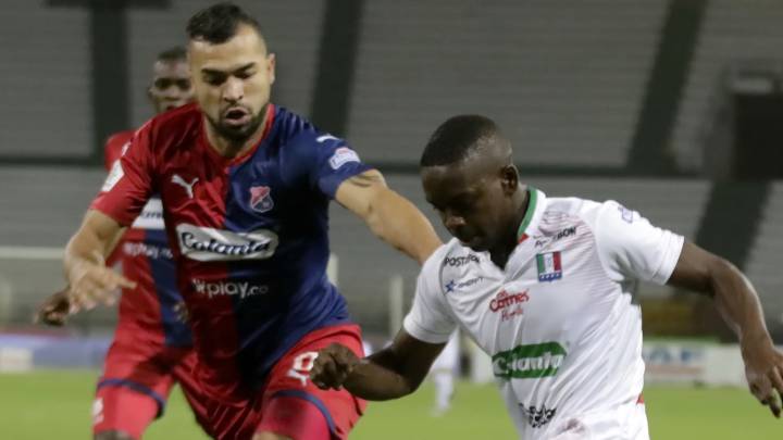 Carbonero ante Cadavid en el partido por los cuartos de final de la Copa Águila