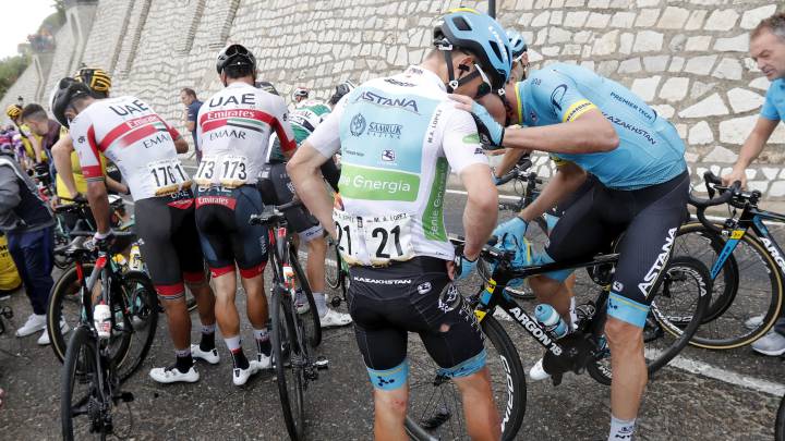 Nairo Quintana y el Movistar se vieron envueltos en una polémica en la etapa 19 de la Vuelta a España luego de la caída de Miguel Ángel López y Roglic