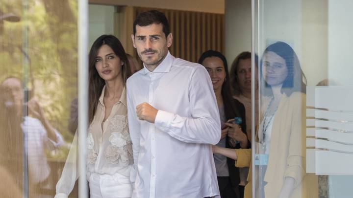 Iker Casillas y Sara Carbonero salen del hospital